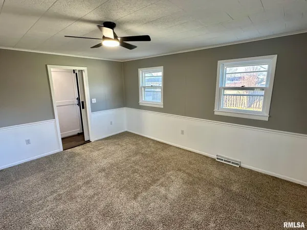 $209,900 | 224 West Greenwood Avenue, Jacksonville, IL 62650