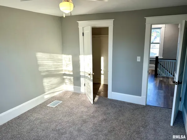 $209,900 | 224 West Greenwood Avenue, Jacksonville, IL 62650