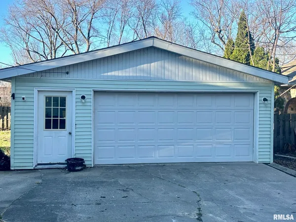 $209,900 | 224 West Greenwood Avenue, Jacksonville, IL 62650