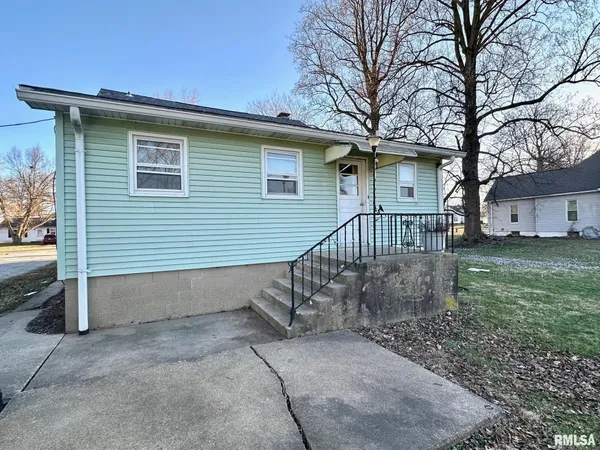 $209,900 | 224 West Greenwood Avenue, Jacksonville, IL 62650