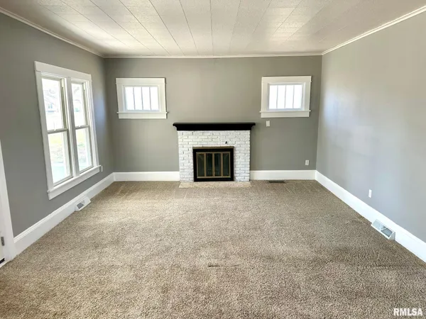 $209,900 | 224 West Greenwood Avenue, Jacksonville, IL 62650