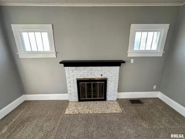 $209,900 | 224 West Greenwood Avenue, Jacksonville, IL 62650