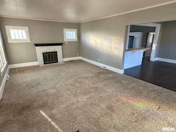 $209,900 | 224 West Greenwood Avenue, Jacksonville, IL 62650