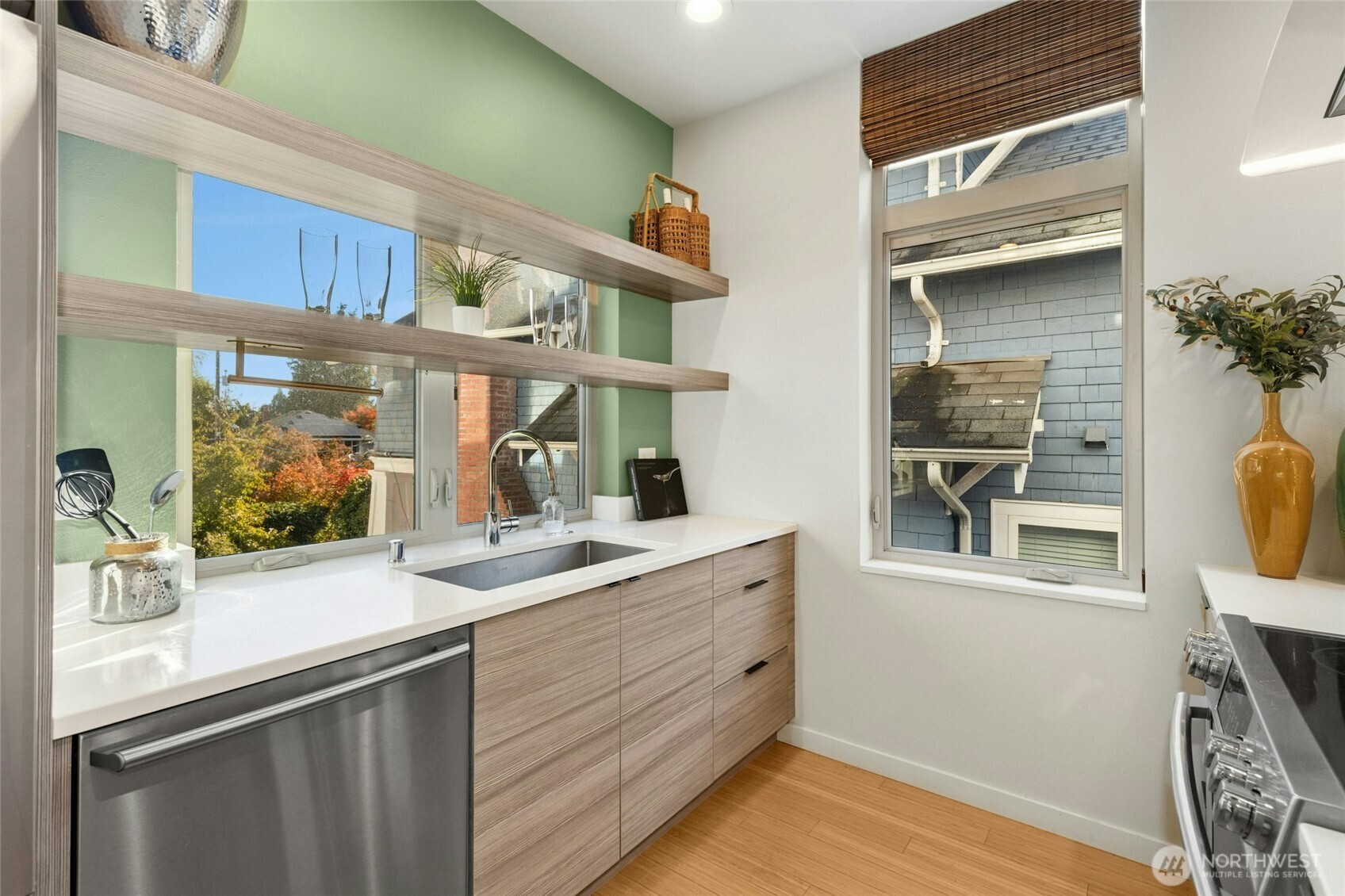 4411 Meridian Avenue North Seattle, WA 98103 - Photo 14 of 31