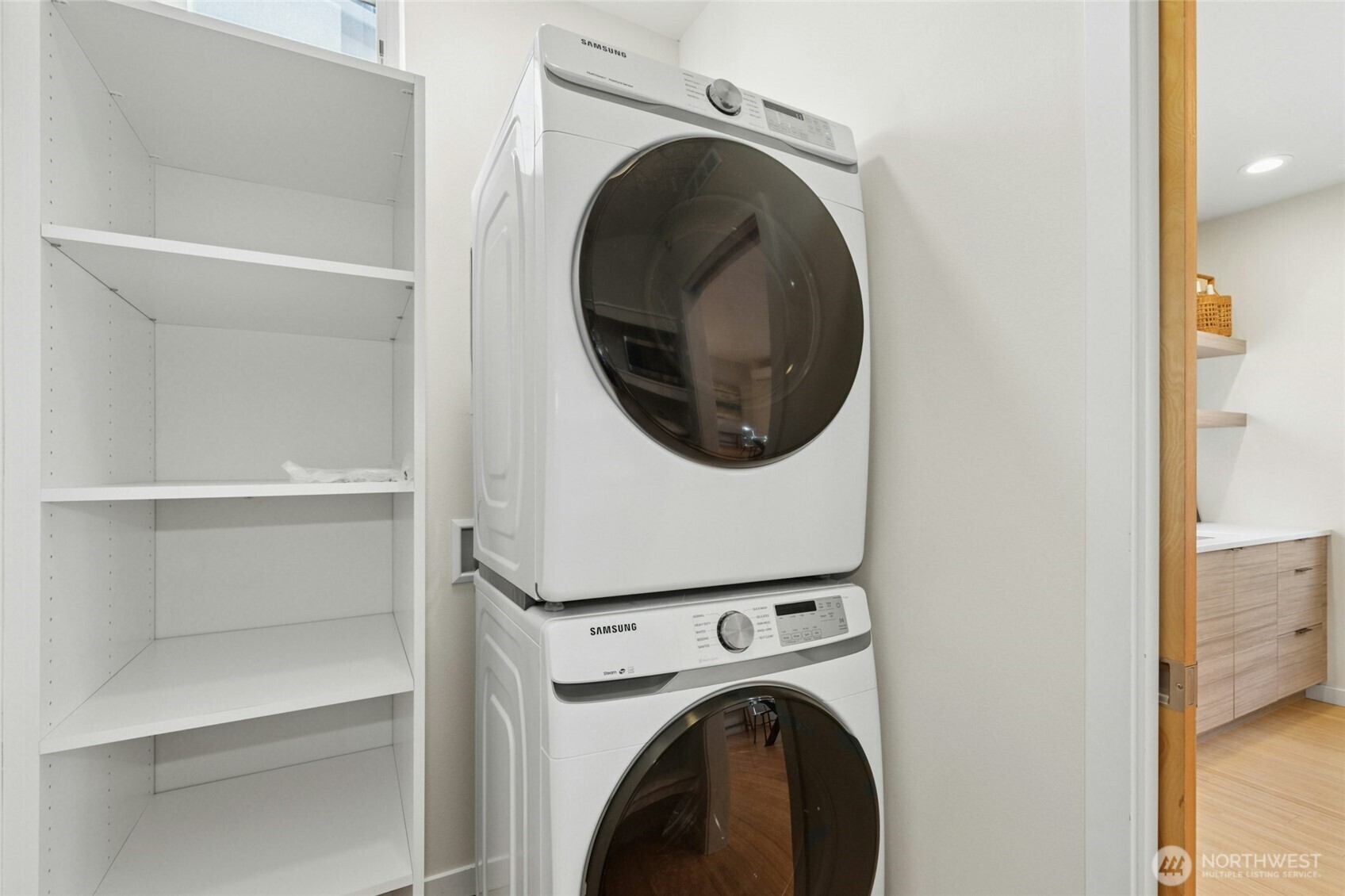 4411 Meridian Avenue North Seattle, WA 98103 - Photo 15 of 31