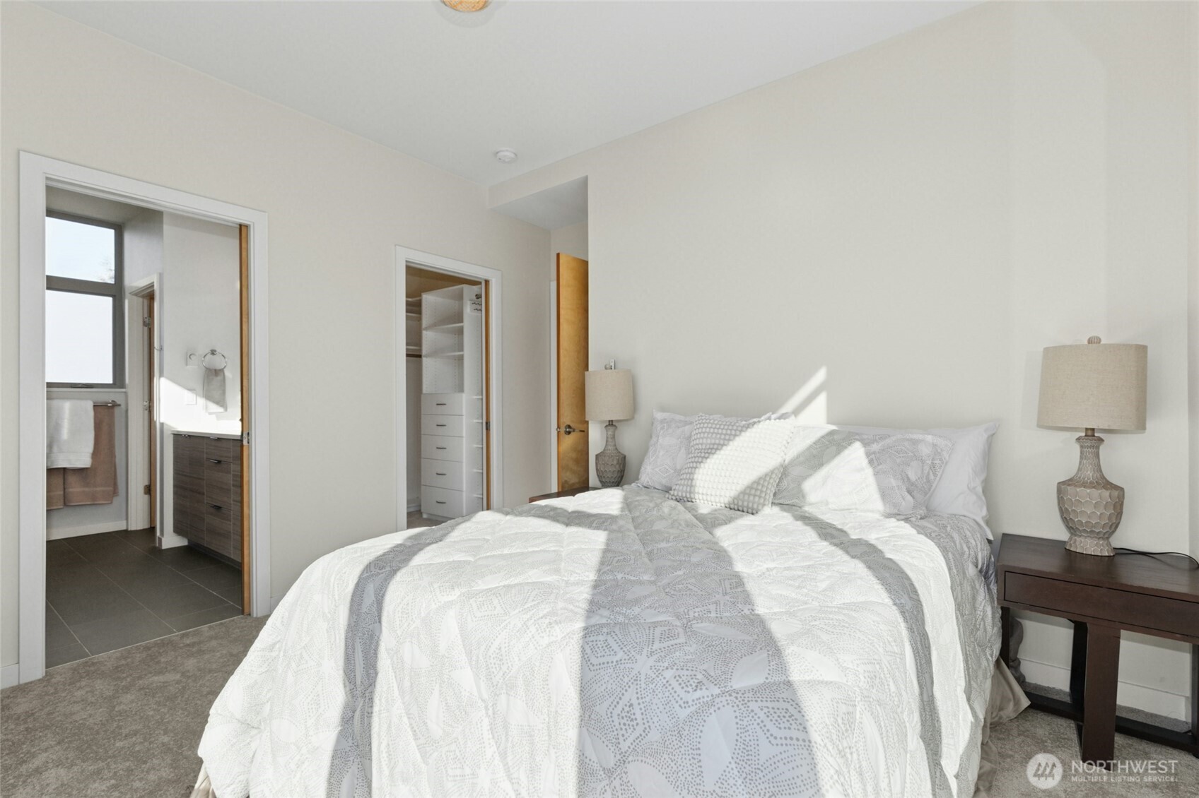 4411 Meridian Avenue North Seattle, WA 98103 - Photo 17 of 31