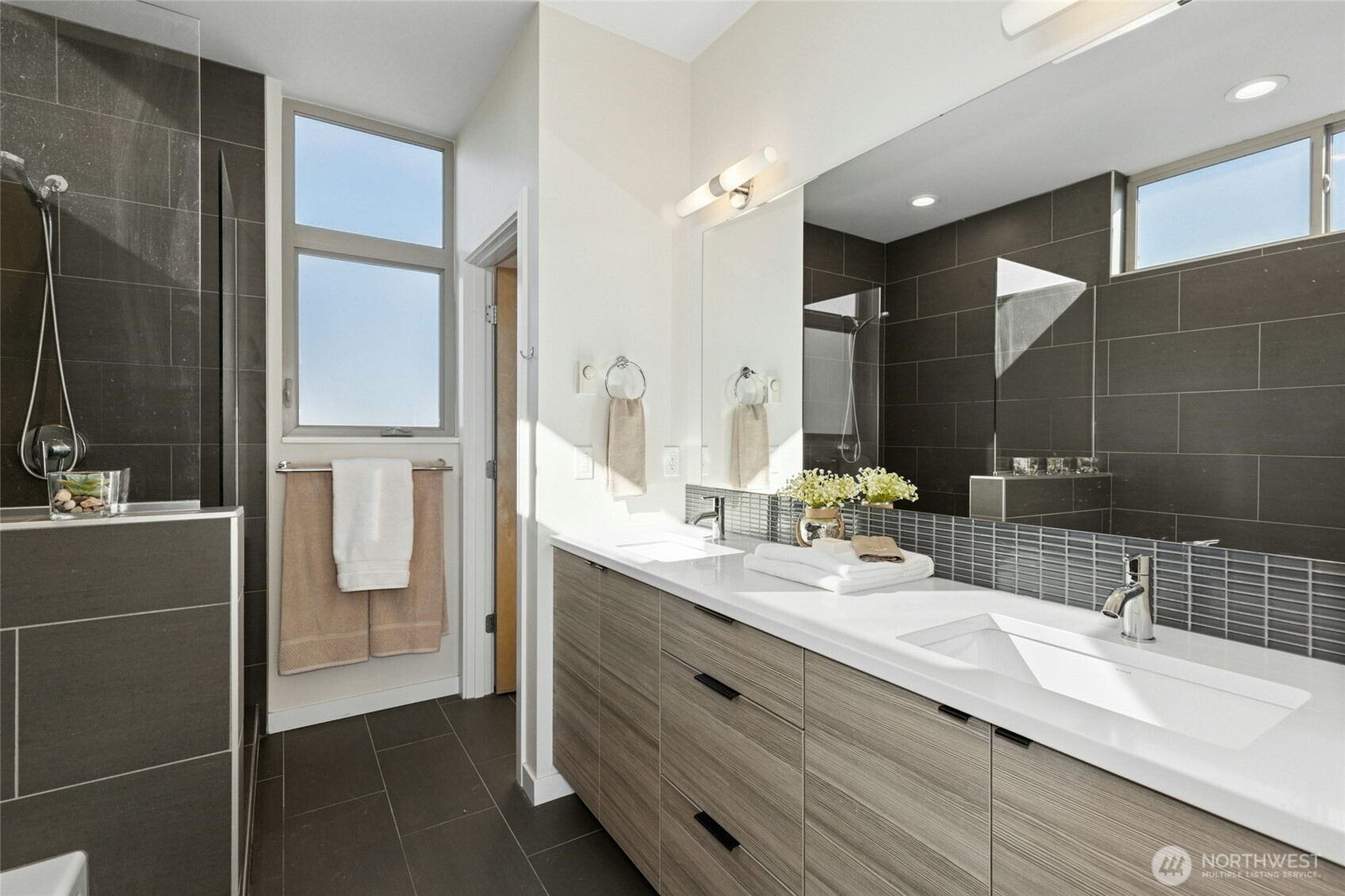 4411 Meridian Avenue North Seattle, WA 98103 - Photo 18 of 31