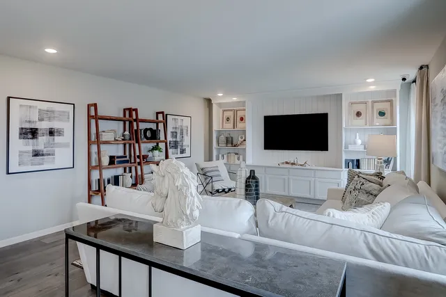 $599,990 | 428 Collingwood Road, South Elgin, IL 60177