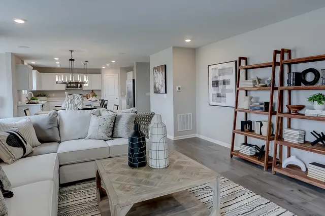 $599,990 | 428 Collingwood Road, South Elgin, IL 60177