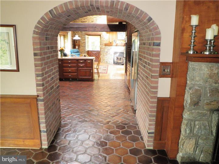 894 Frank Road West Chester, PA 19380 - Photo 6 of 25 Hallway