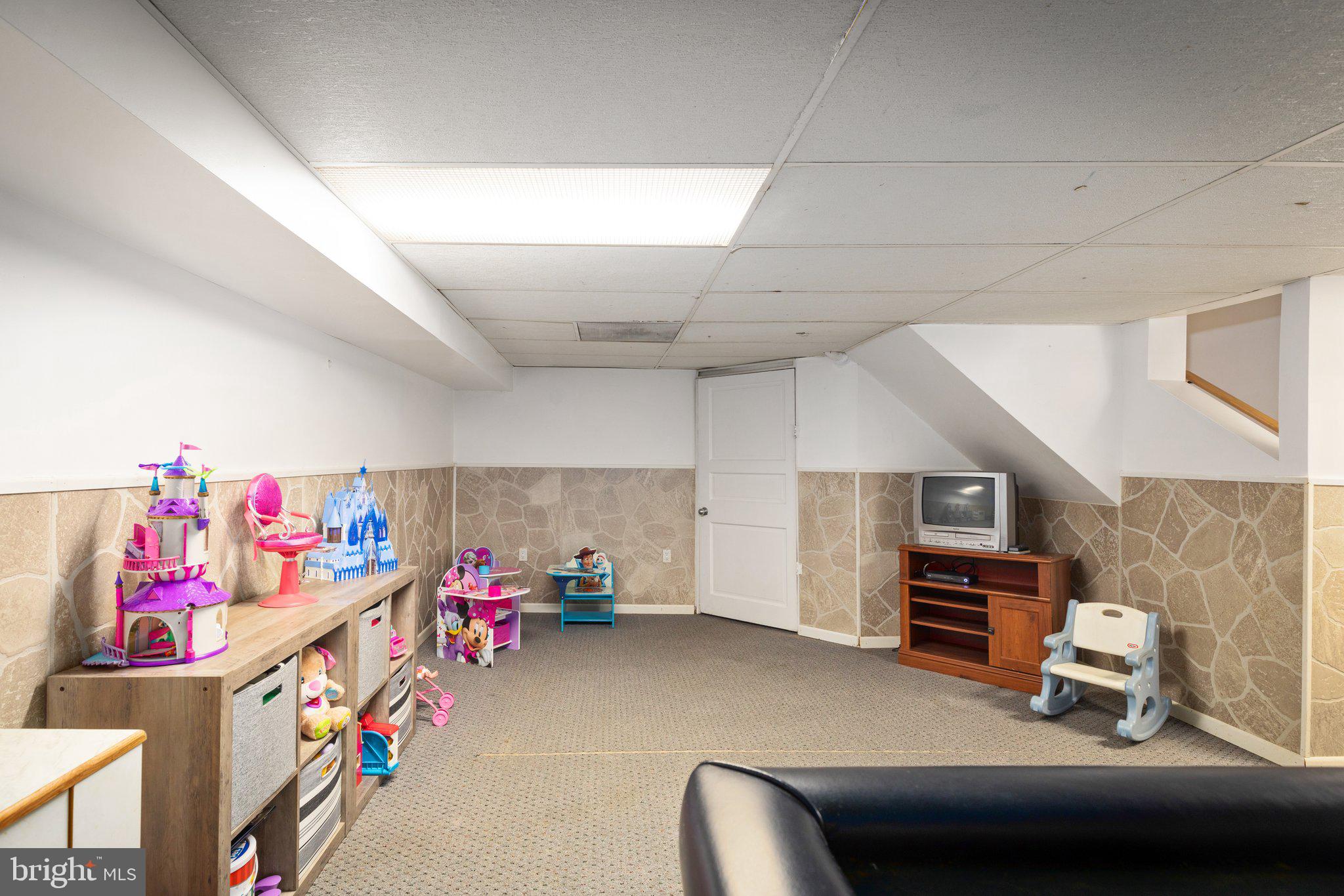 7404 Edsworth Road Dundalk, MD 21222 - Photo 20 of 24 a children room with toys