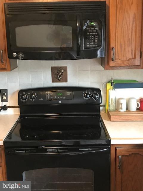 651 Owl Hill Road Lititz, PA 17543 - Photo 5 of 31 Stylish Black Appliances STAY!
