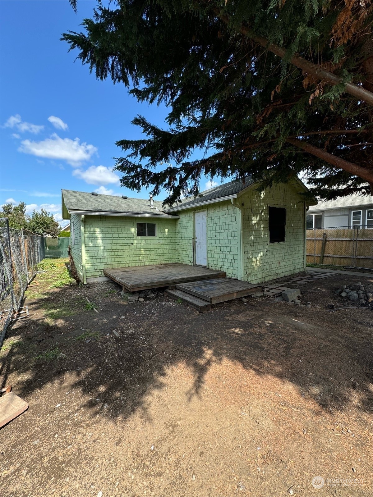 1521 North 3rd Street Renton, WA 98057 - Photo 2 of 10 a view of a backyard with a barn