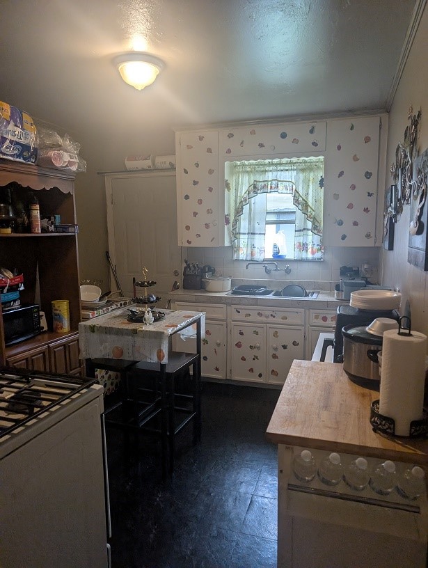 3626 Corder Street Houston, TX 77021 - Photo 6 of 6 a kitchen with a sink stove and cabinets