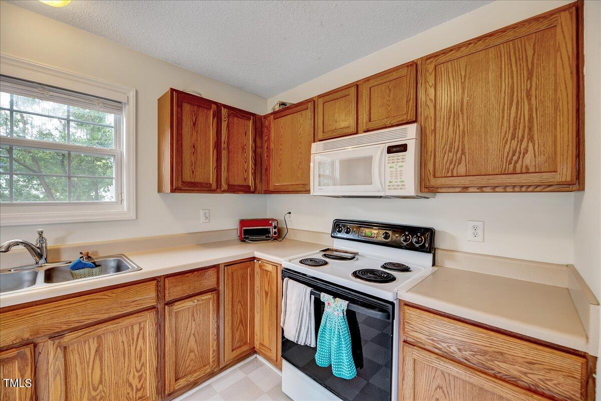 4101 Mantua Way Raleigh, NC 27604 - Photo 25 of 42 Kitchen