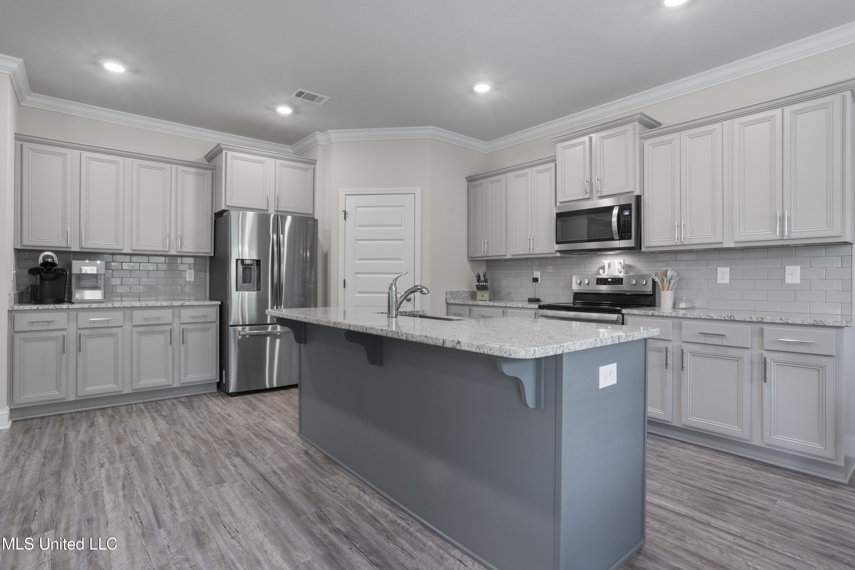 7089 Glen Eagle Drive Biloxi, MS 39532 - Photo 11 of 32 011