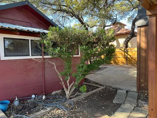 $309,000 | 906 South Bridge Street, Brady, TX 76825