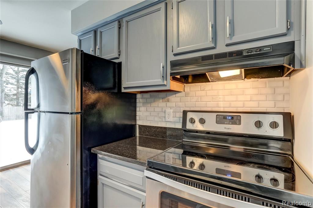 2157 Decker Road, Unit 13 Walled Lake, MI 48390 - Photo 2 of 14