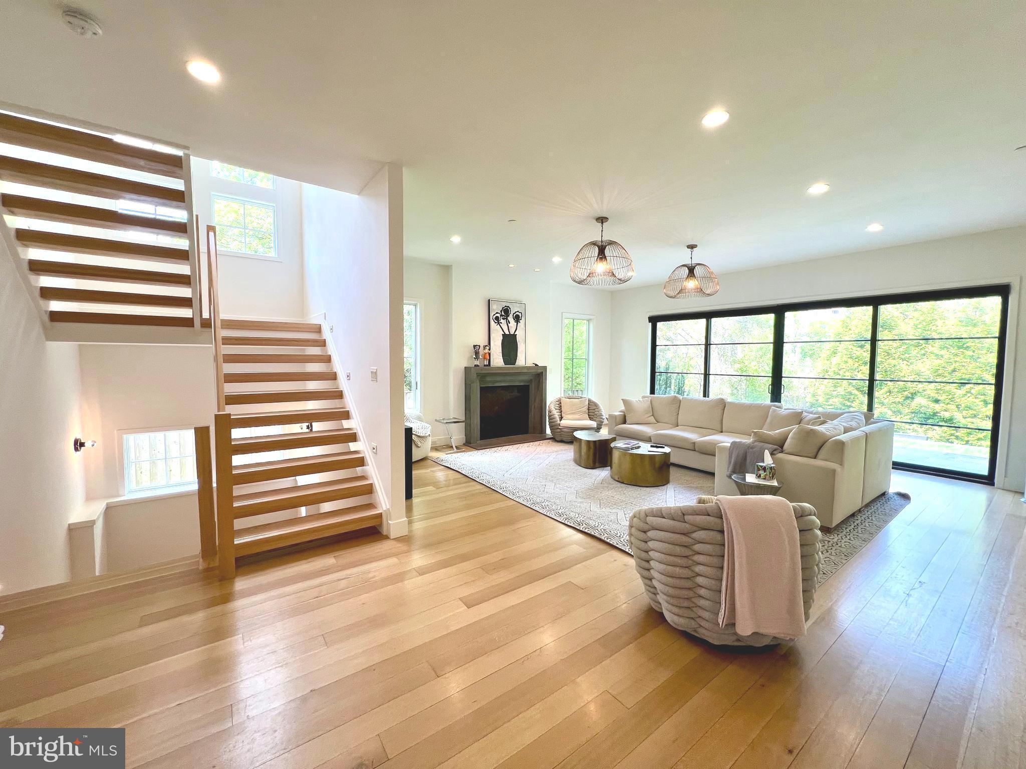 Location, location, location! Jaw-dropping home!