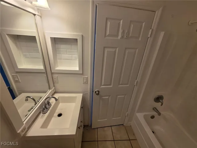 $1,850 | 1248 Columbus Boulevard, Unit B, Fort Myers, FL 33913