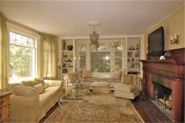 34 Chute Street Reading, MA 01867 - Photo 3 of 22 Gallery Image 3