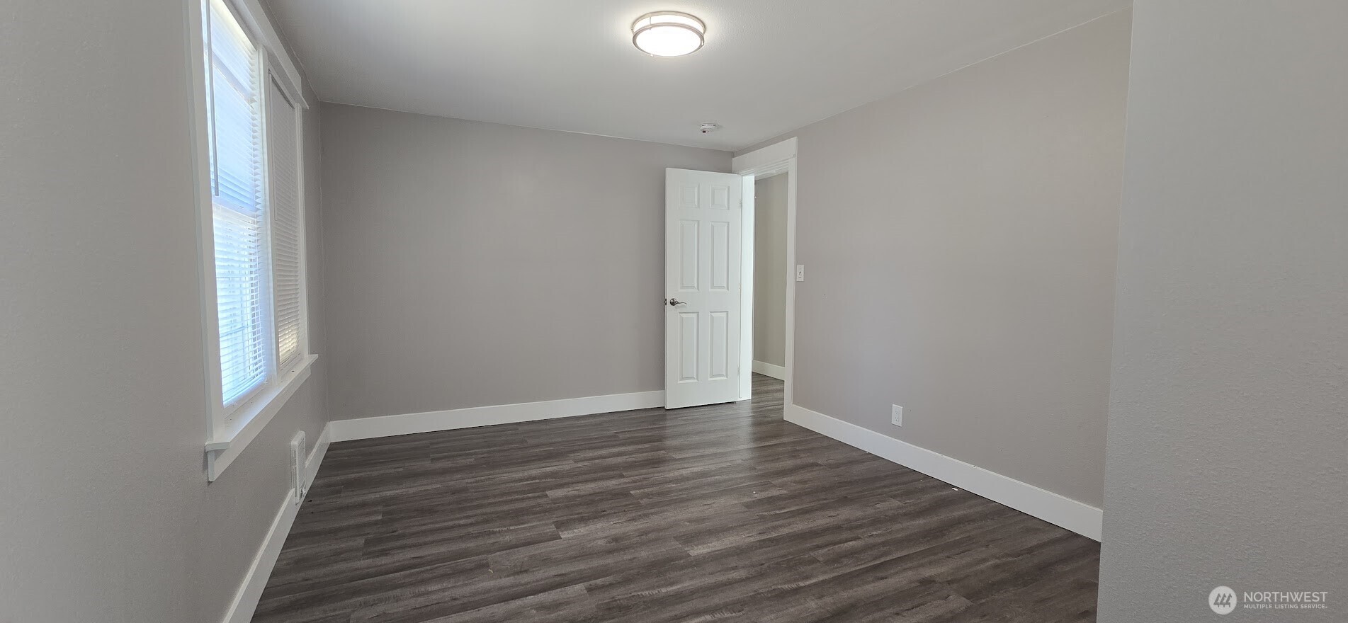 12053 70th Avenue South Seattle, WA 98178 - Photo 14 of 23