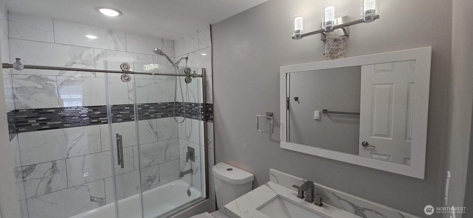 12053 70th Avenue South Seattle, WA 98178 - Photo 5 of 23