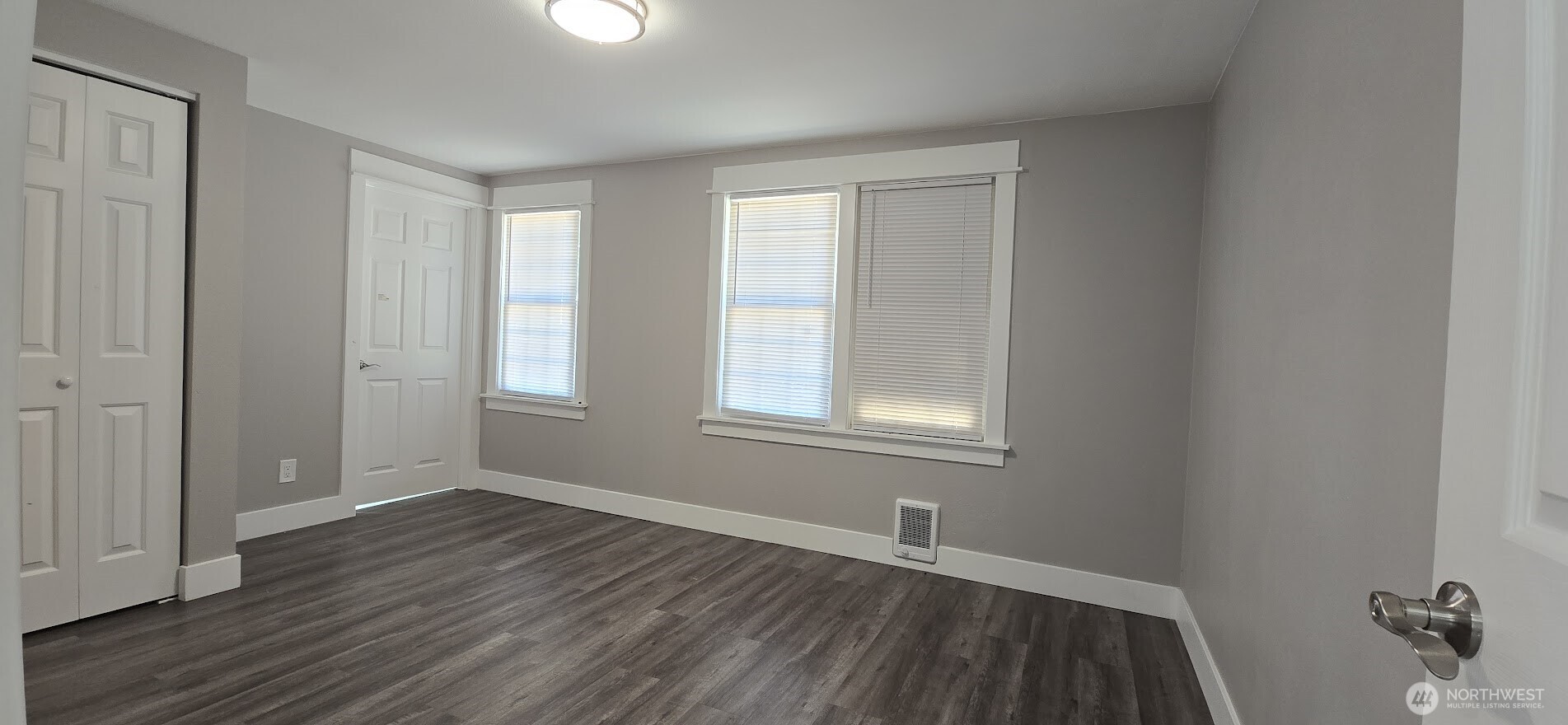 12053 70th Avenue South Seattle, WA 98178 - Photo 9 of 23