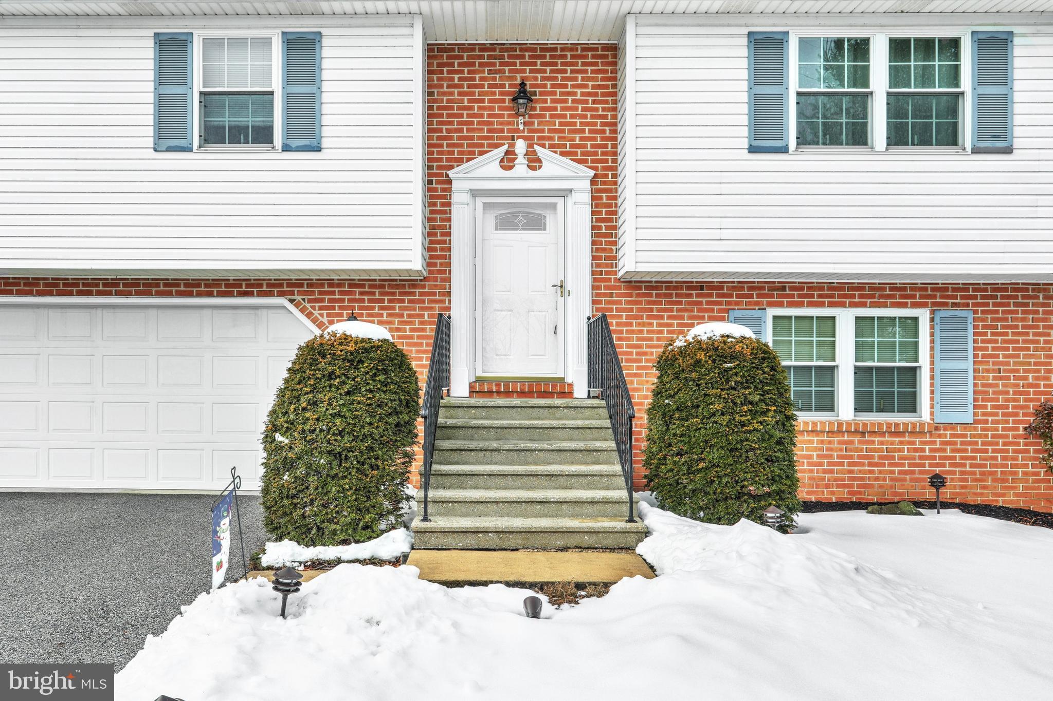 318 Kendale Road Red Lion, PA 17356 - Photo 2 of 29 Gallery Image 2