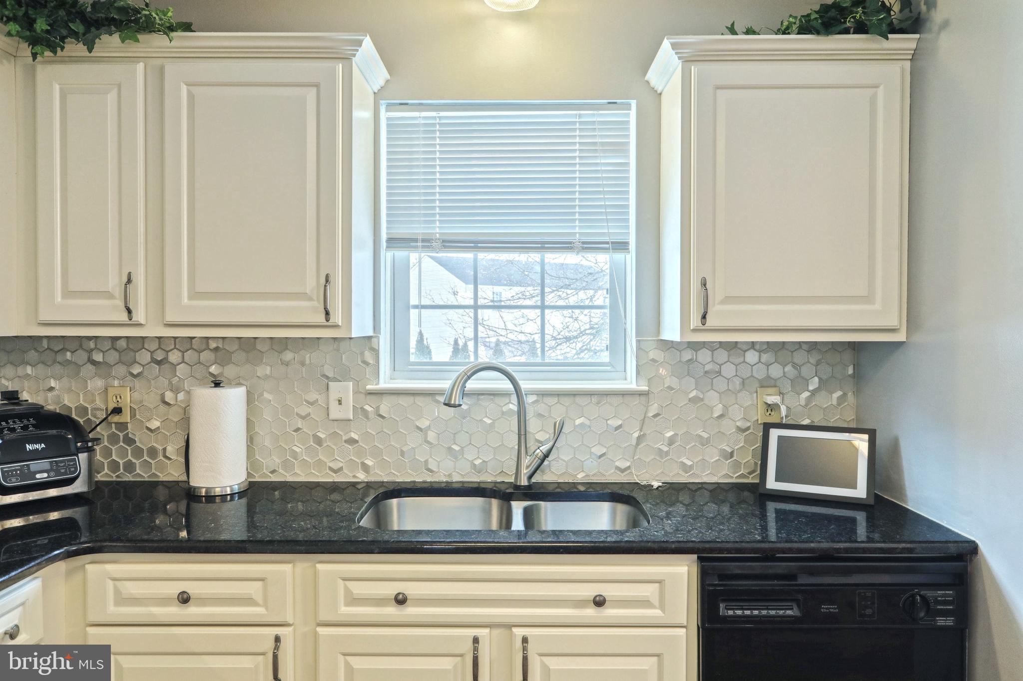 318 Kendale Road Red Lion, PA 17356 - Photo 16 of 29 Beautiful Tile backsplash and quartz countertops