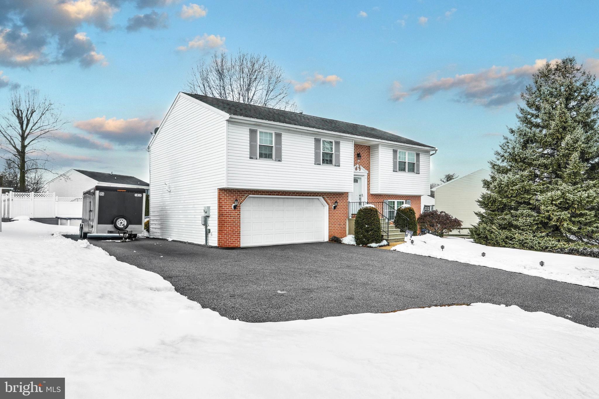 318 Kendale Road Red Lion, PA 17356 - Photo 3 of 29 Plenty of parking