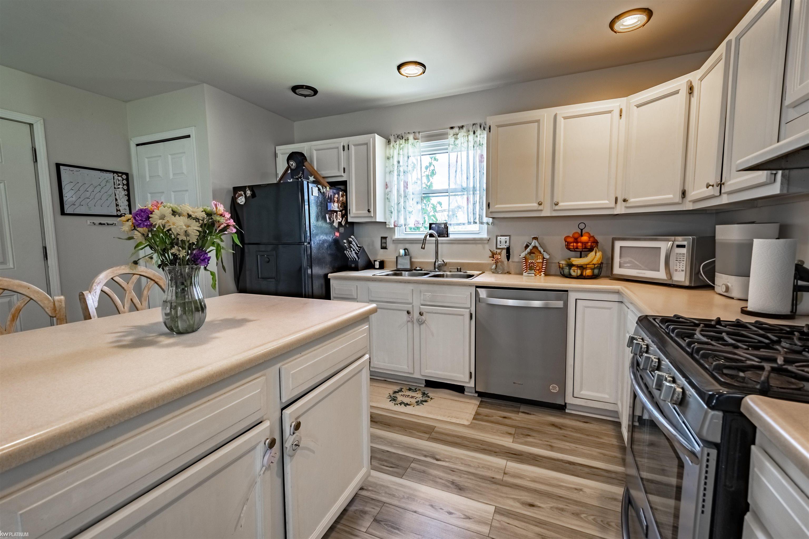 5185 Fitzgerald Road St. Clair, MI 48079 - Photo 2 of 24 50186381-e1911b19-3e2b-4c9d-b546-35414088a58c.JPG