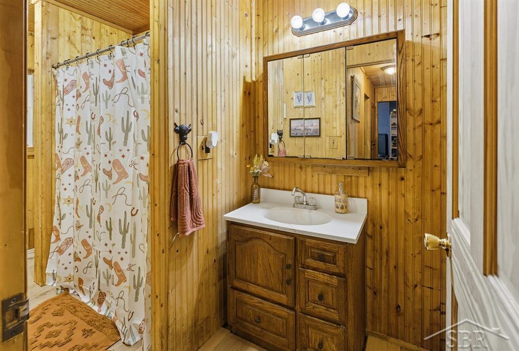 2441 South Meridian Road Midland, MI 48640 - Photo 19 of 30