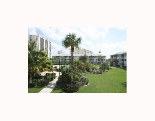 2700 Banyan Road, Unit 25C Boca Raton, FL 33432 - Photo 1 of 2 Exterior Front