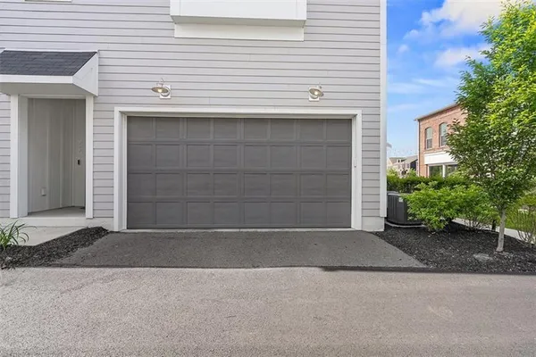 $2,500 | 303 Tillary Lane, Unit 201, Cranberry Township, PA 16066