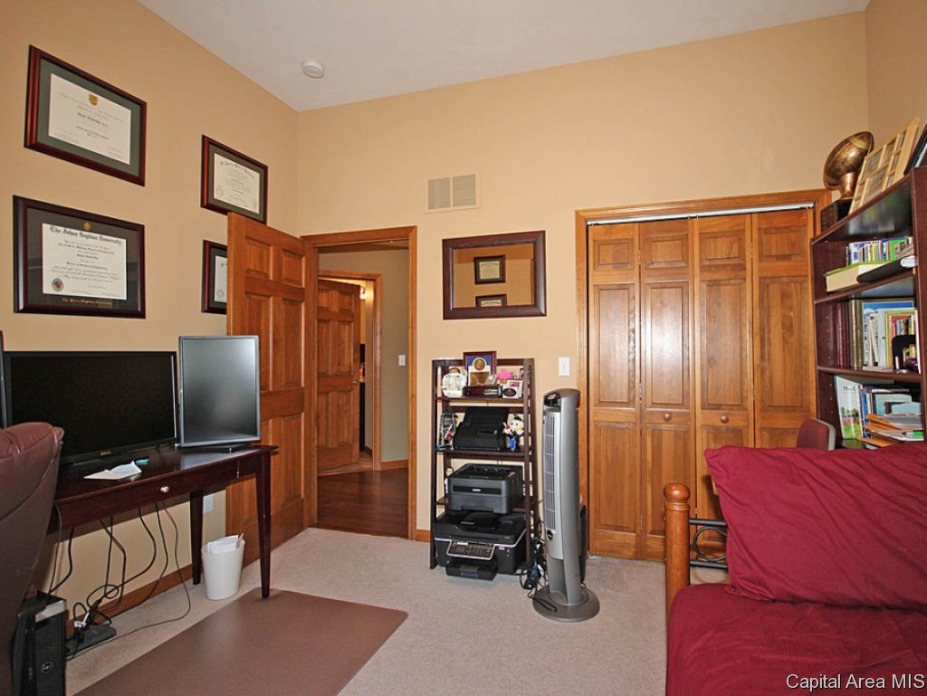 4660 Svenson Drive Springfield, IL 62711 - Photo 17 of 31 Gallery Image 17