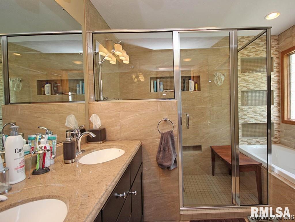 4660 Svenson Drive Springfield, IL 62711 - Photo 18 of 31 Gallery Image 18
