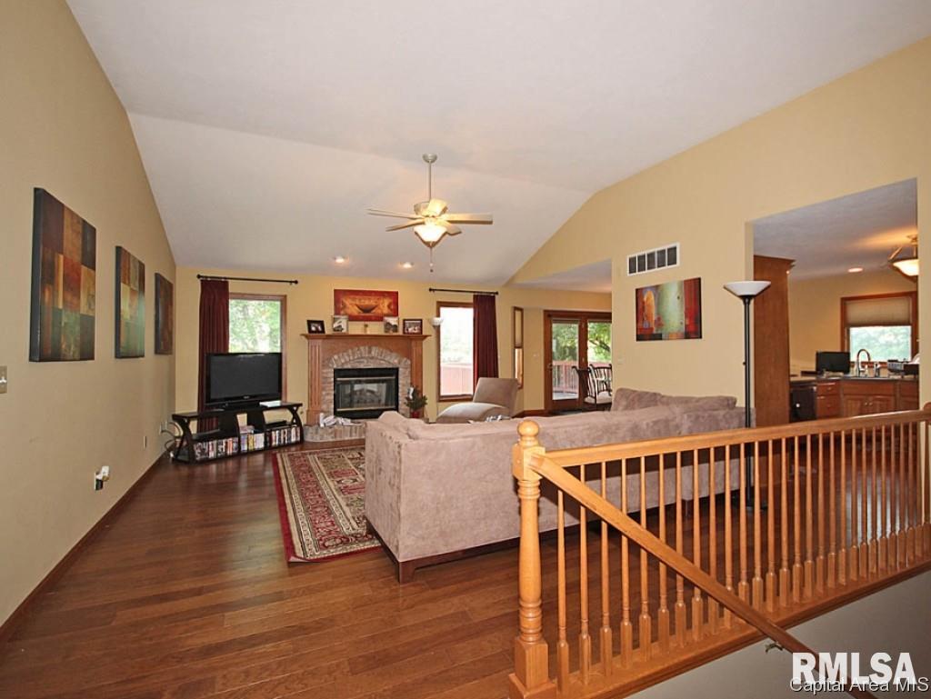 4660 Svenson Drive Springfield, IL 62711 - Photo 3 of 31 Gallery Image 3