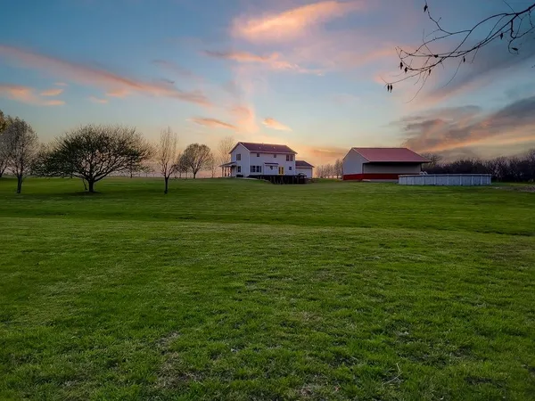 $725,000 | 992 East 750th Road, Lawrence, KS 66047