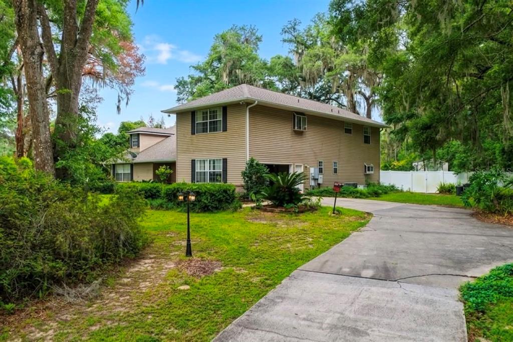 4370 Southeast 26th Terrace Road Ocala, FL 34480 - Photo 2 of 20