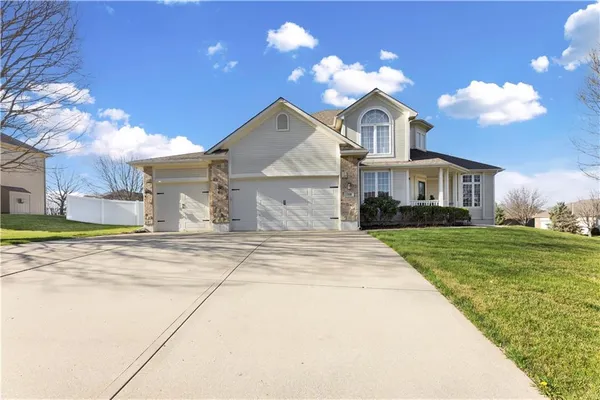 $520,000 | 1519 Haystack Road, Raymore, MO 64083