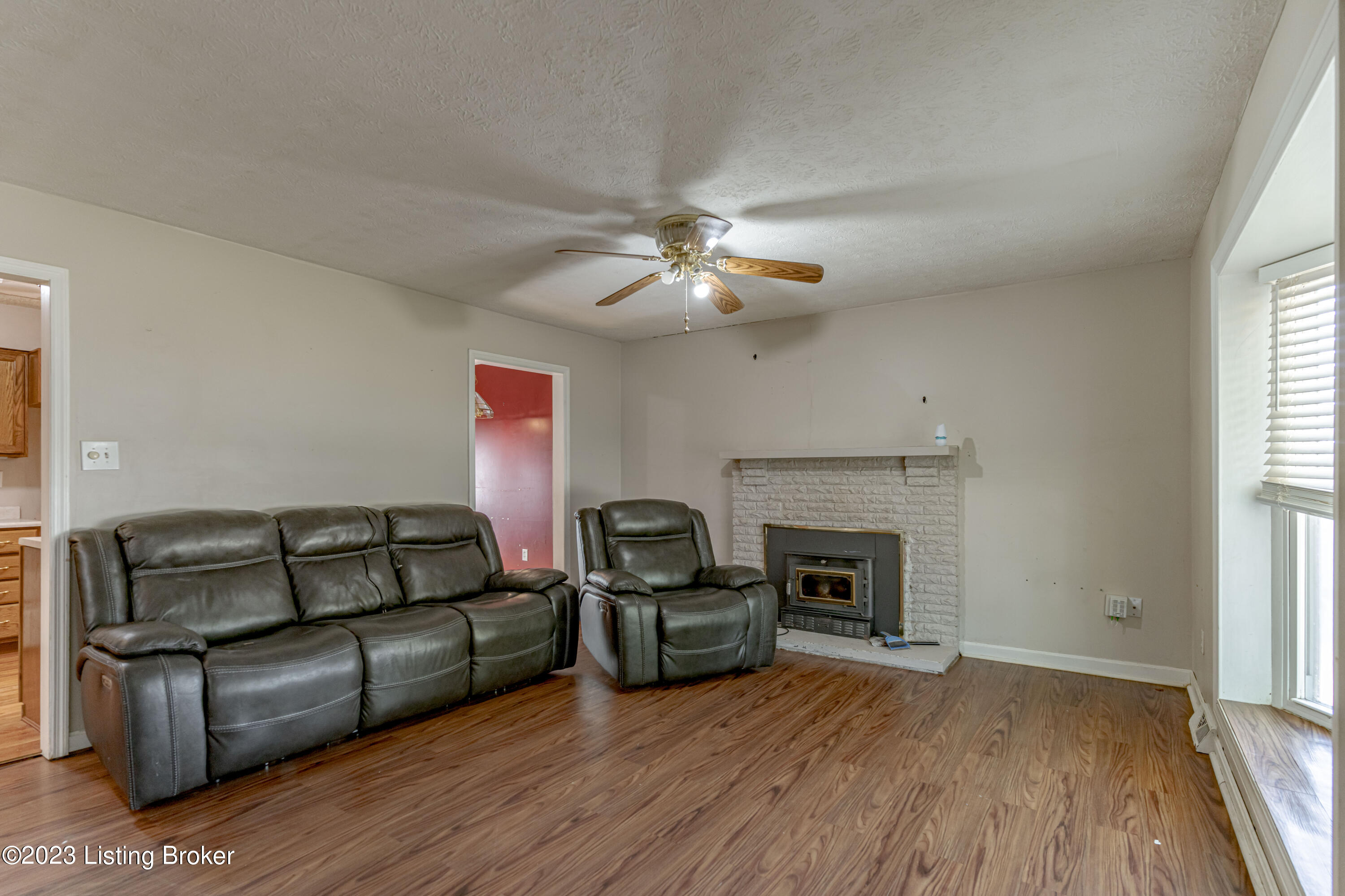 6701 El Rancho Road Louisville, KY 40291 - Photo 4 of 43 DSC05631