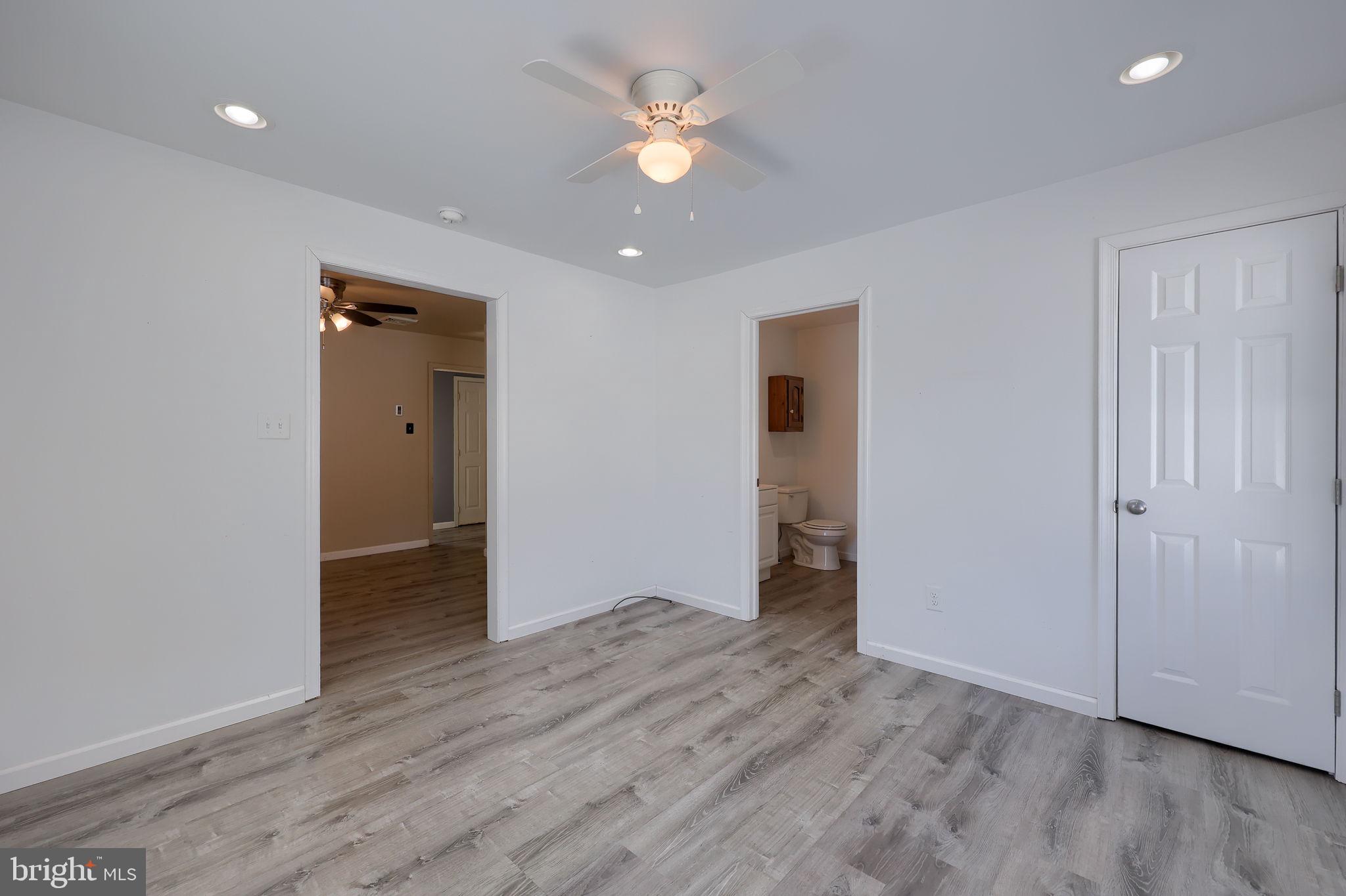 877 Richmond Road Windsor, PA 17366 - Photo 24 of 40 an empty room with wooden floor and a ceiling fan