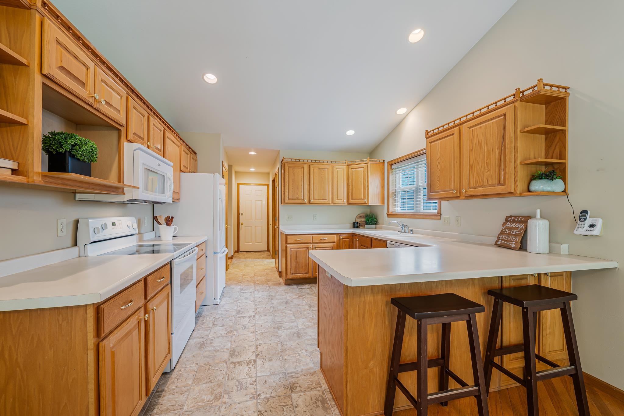 1424 East Keystone Lane Appleton, WI 54913 - Photo 3 of 50