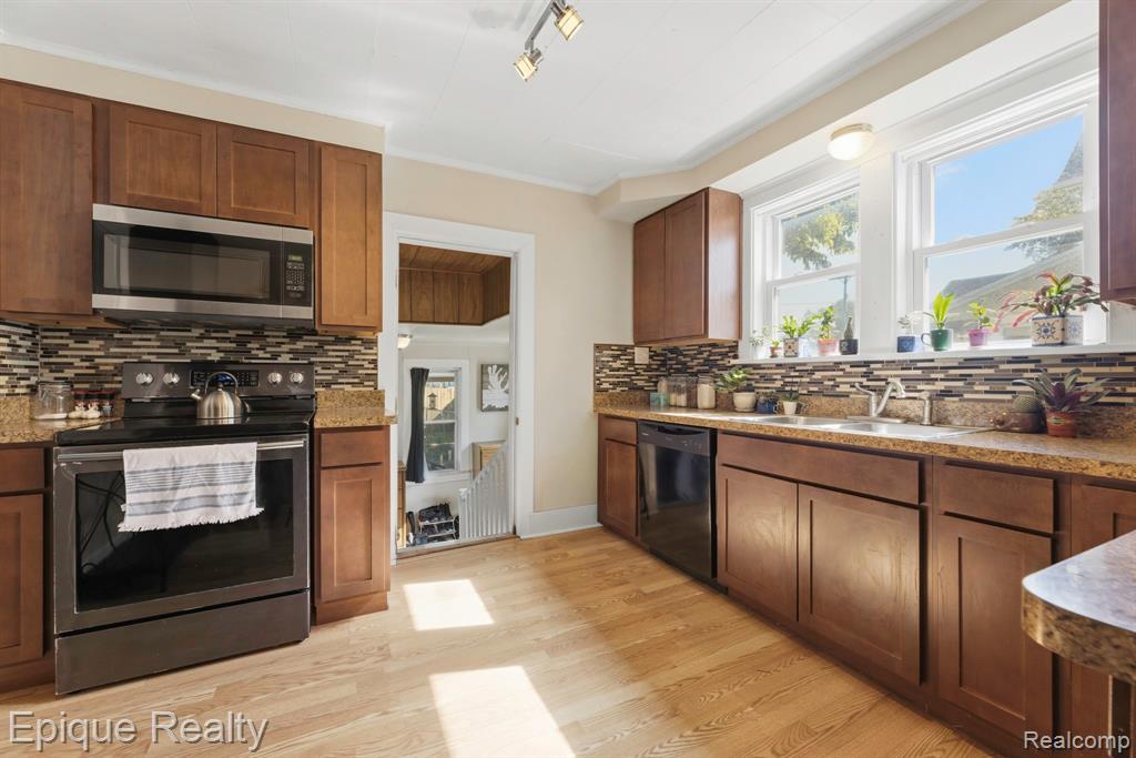 1301 Myrtle Street Port Huron, MI 48060 - Photo 4 of 26