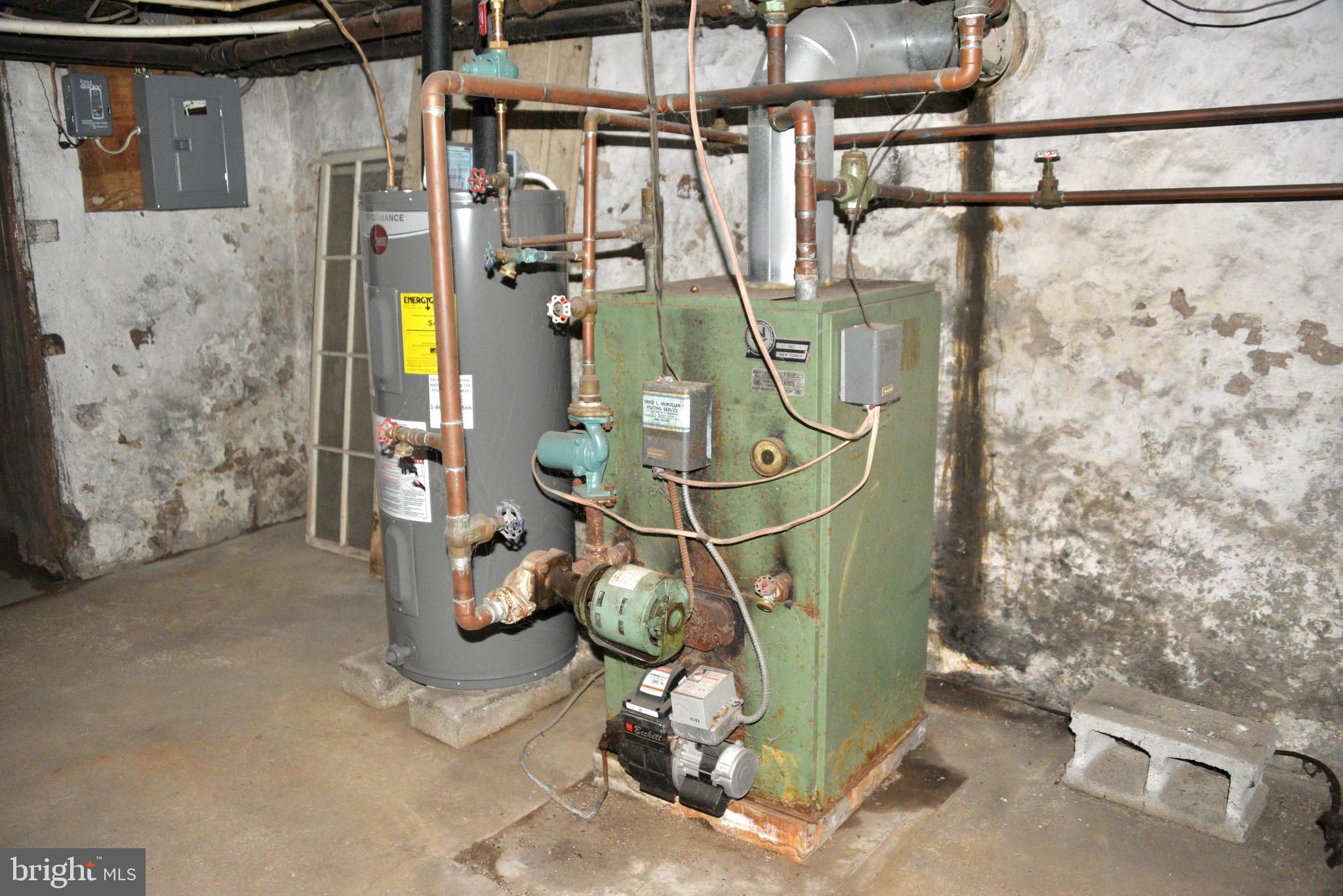 722 Mohns Hill Road Reading, PA 19608 - Photo 29 of 46 a room with gym equipment