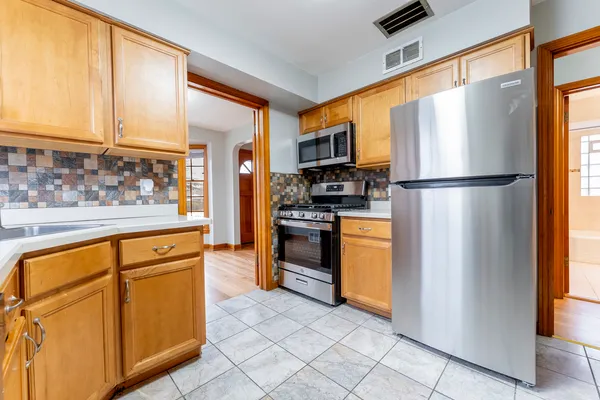 $1,900 | 2513 18th Avenue, Broadview, IL 60155