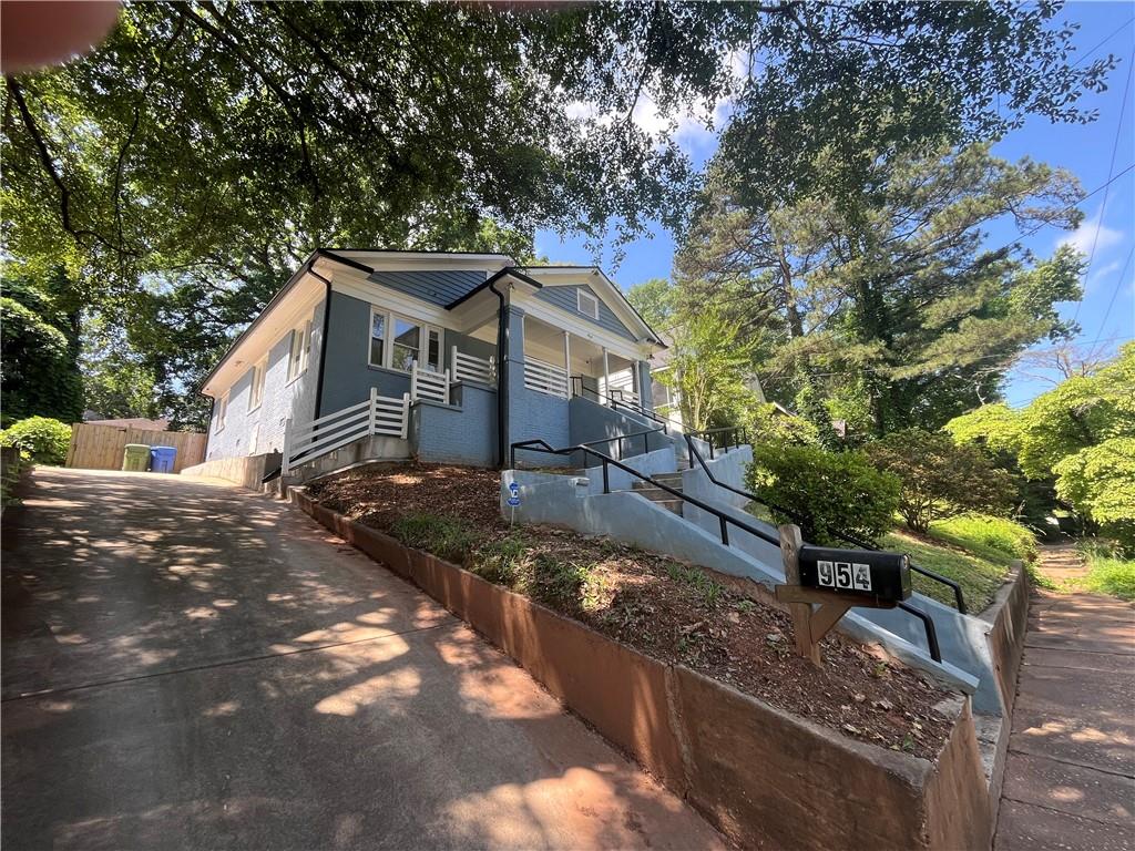 954 Byron Drive Southwest Atlanta, GA 30310 - Photo 1 of 32