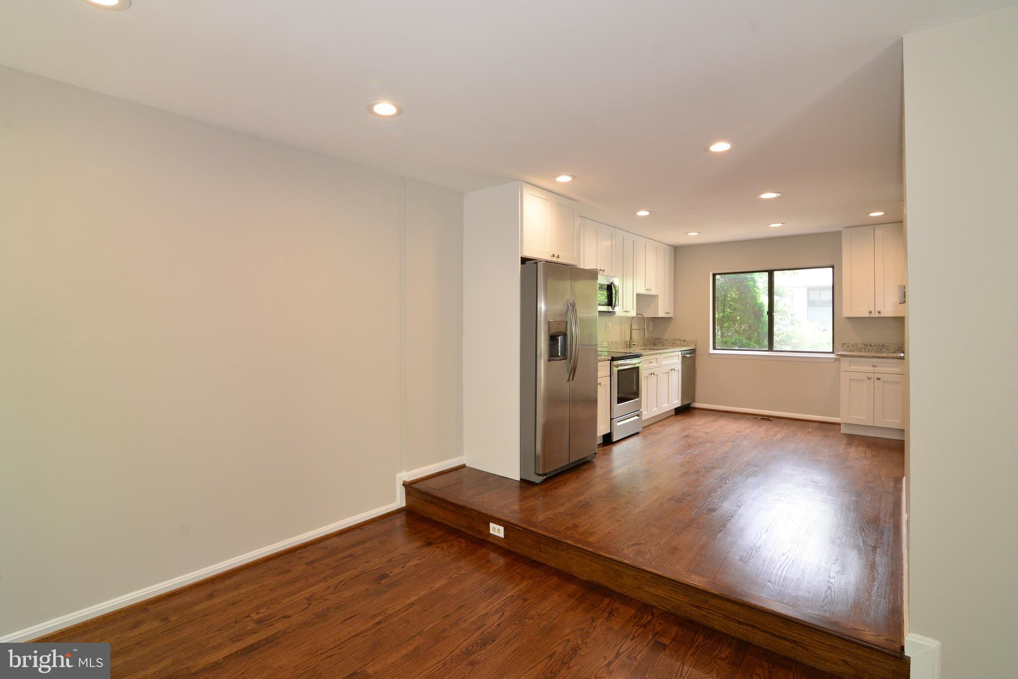 11803 Coopers Court Reston, VA 20191 - Photo 6 of 38 NEW HARDWOOD FLOORING