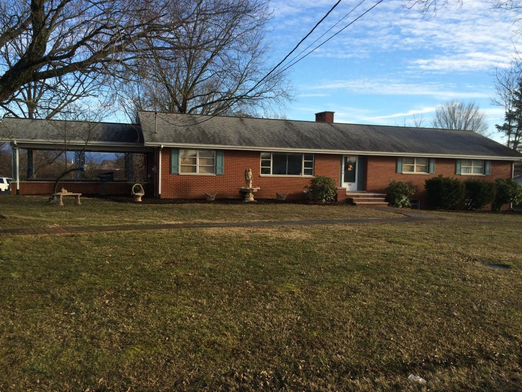 704 East Barton Ridge Road Greeneville, TN 37745 - Photo 1 of 24 Large Brick Home in Town